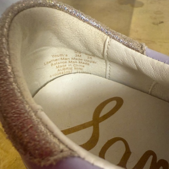 Sam Edelman White Sneakers with Comfort Fit and Sleek Design - Picture 2 of 8